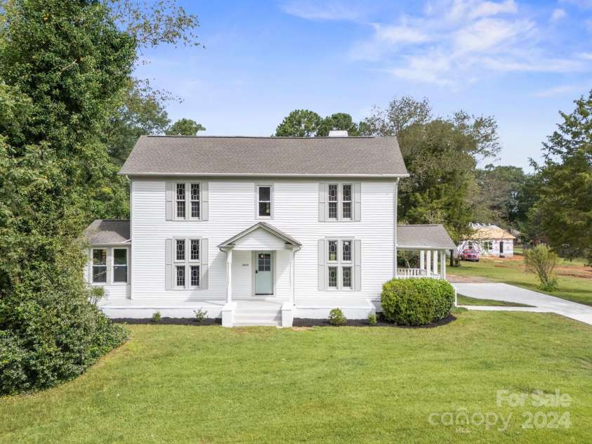 2400 Redbud Drive, Gastonia, NC 28056.  MLS# CAR4179952, YatesRealty ID 5548. 