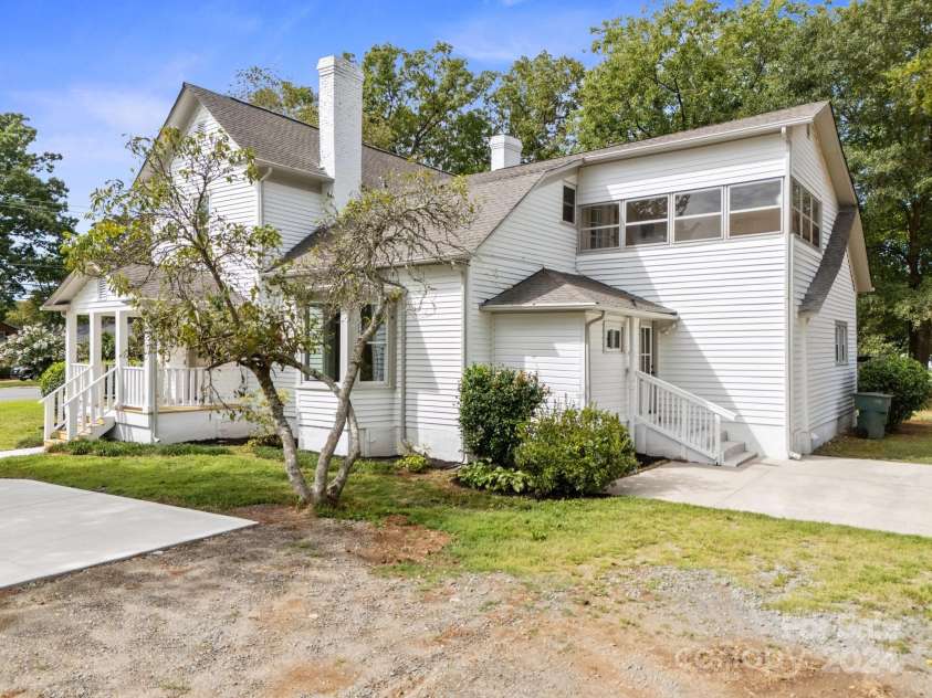 2400 Redbud Drive, Gastonia, NC 28056.  MLS# CAR4179952, YatesRealty ID 5548. 