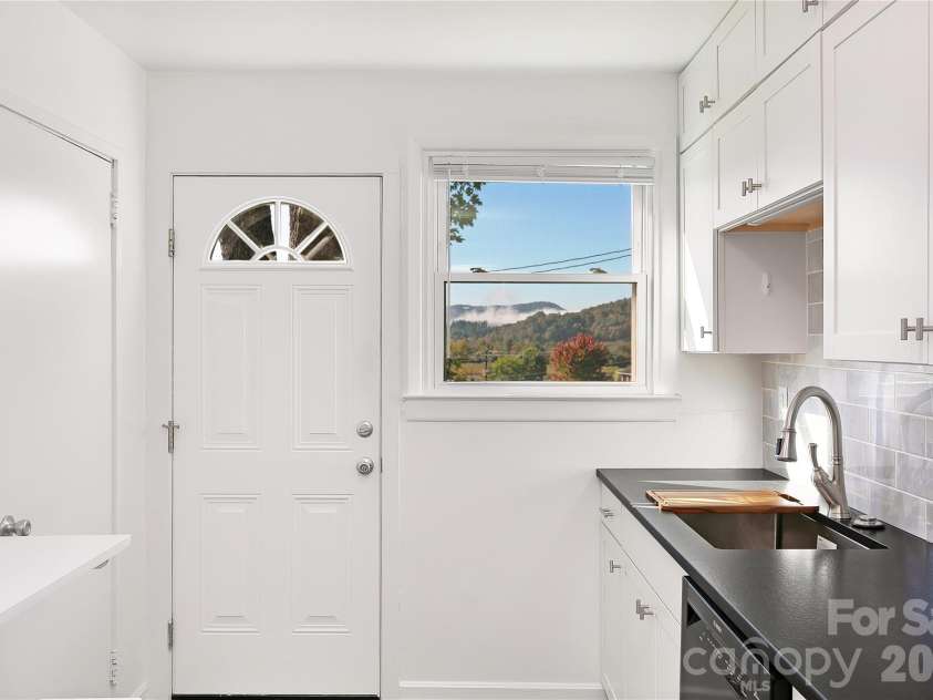 52 Elm Bend Road, Brevard, NC 28712.  MLS# CAR4430759, YatesRealty ID 55480. 
