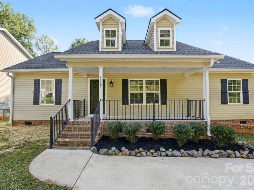 1157 Calhoun Street, Rock Hill, SC 29732.  MLS# CAR4429145, YatesRealty ID 55481. 