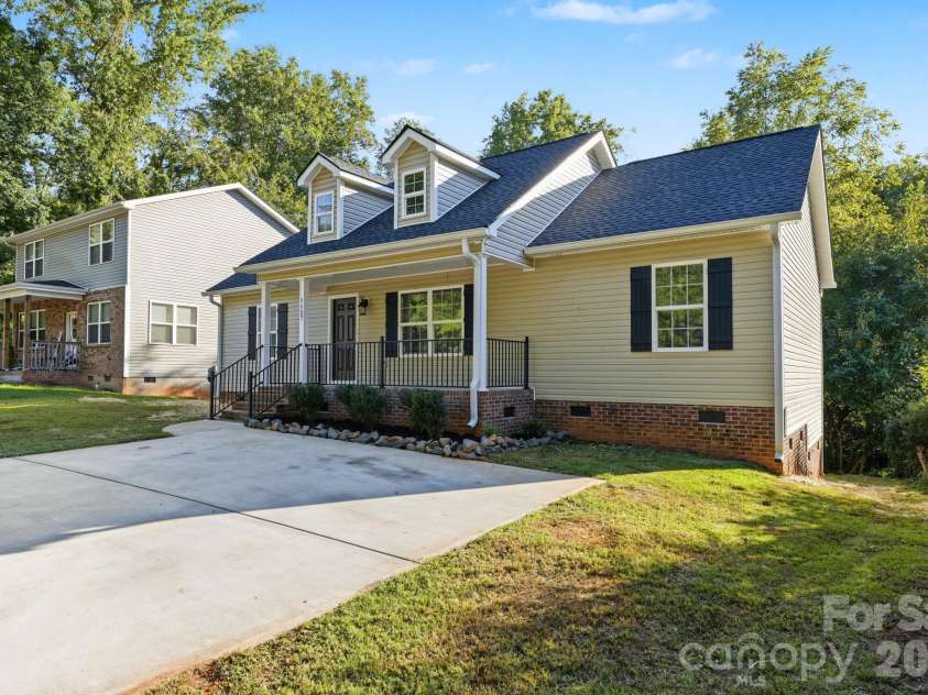 1157 Calhoun Street, Rock Hill, SC 29732.  MLS# CAR4429145, YatesRealty ID 55481. 
