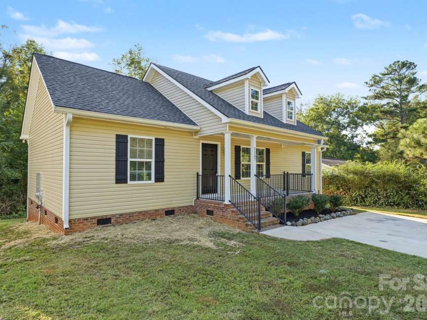 1157 Calhoun Street, Rock Hill, SC 29732.  MLS# CAR4429145, YatesRealty ID 55481. 