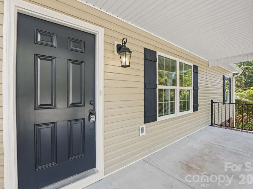 1157 Calhoun Street, Rock Hill, SC 29732.  MLS# CAR4429145, YatesRealty ID 55481. 