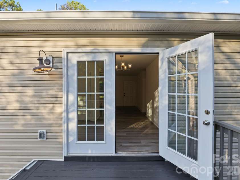 1157 Calhoun Street, Rock Hill, SC 29732.  MLS# CAR4429145, YatesRealty ID 55481. 
