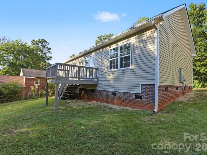 1157 Calhoun Street, Rock Hill, SC 29732.  MLS# CAR4429145, YatesRealty ID 55481. 