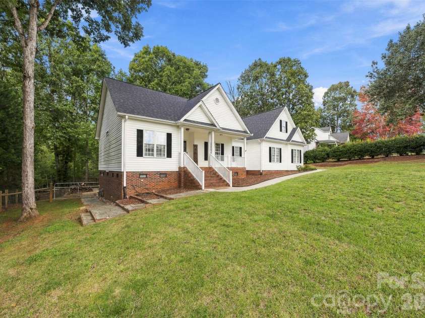 314 Hidden Creek Drive, Shelby, NC 28152.  MLS# CAR4432428, YatesRealty ID 55482. 