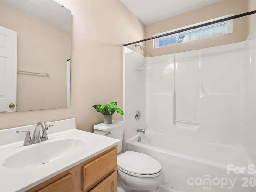 11609 Long Forest Drive, Charlotte, NC 28269.  MLS# CAR4430770, YatesRealty ID 55484. 2nd bathroom