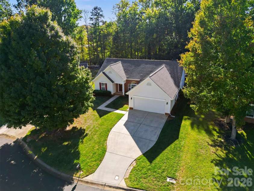 11609 Long Forest Drive, Charlotte, NC 28269.  MLS# CAR4430770, YatesRealty ID 55484. Cul-de-sac location