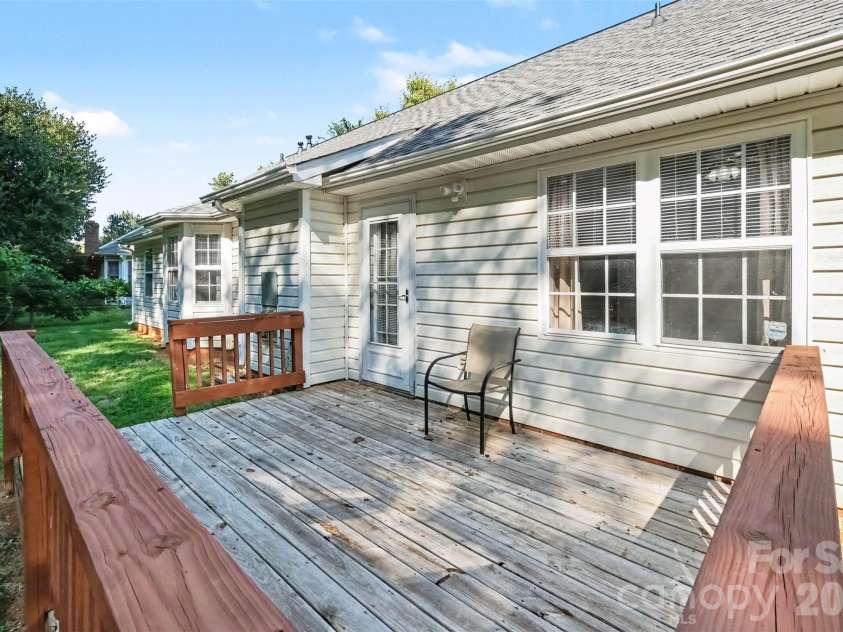 11609 Long Forest Drive, Charlotte, NC 28269.  MLS# CAR4430770, YatesRealty ID 55484. Deck