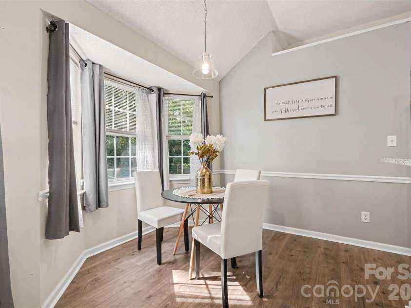 11609 Long Forest Drive, Charlotte, NC 28269.  MLS# CAR4430770, YatesRealty ID 55484. Dining area