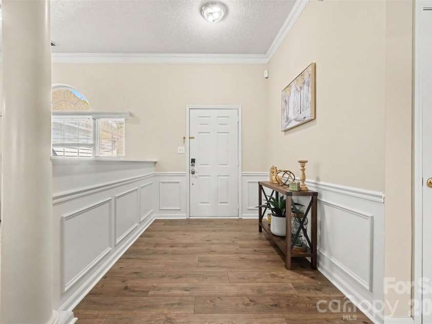 11609 Long Forest Drive, Charlotte, NC 28269.  MLS# CAR4430770, YatesRealty ID 55484. Entrance Hall