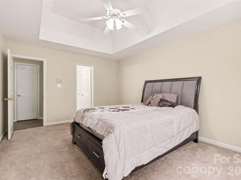 11609 Long Forest Drive, Charlotte, NC 28269.  MLS# CAR4430770, YatesRealty ID 55484. Primary bedroom