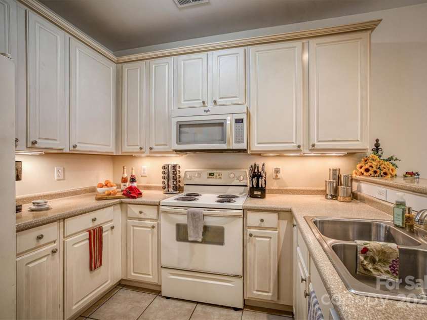 110 Henrys Glen Drive, Morganton, NC 28655.  MLS# CAR4211009, YatesRealty ID 5549. 