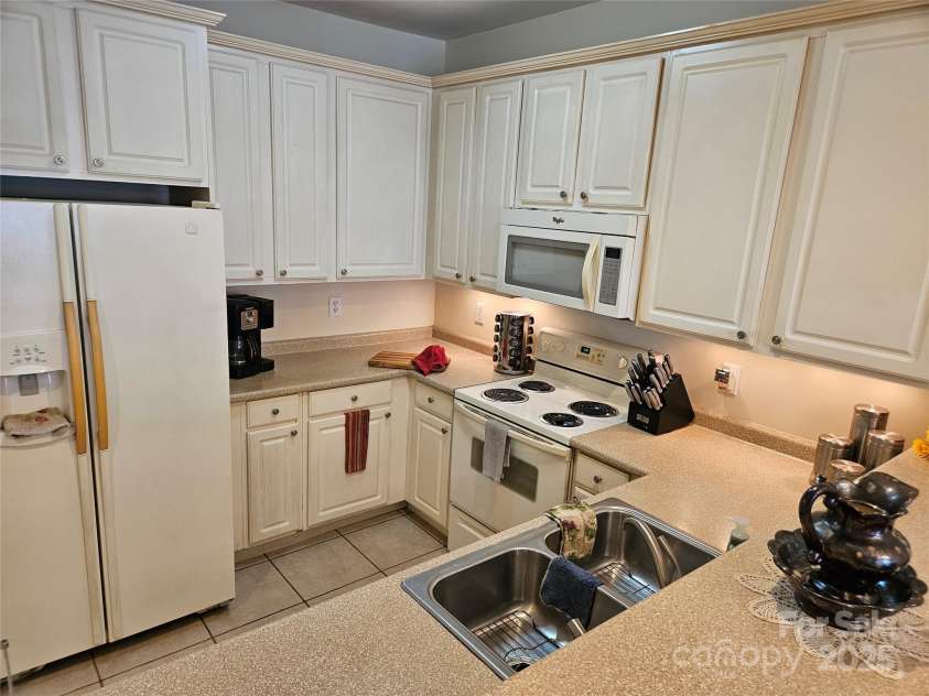 110 Henrys Glen Drive, Morganton, NC 28655.  MLS# CAR4211009, YatesRealty ID 5549. 