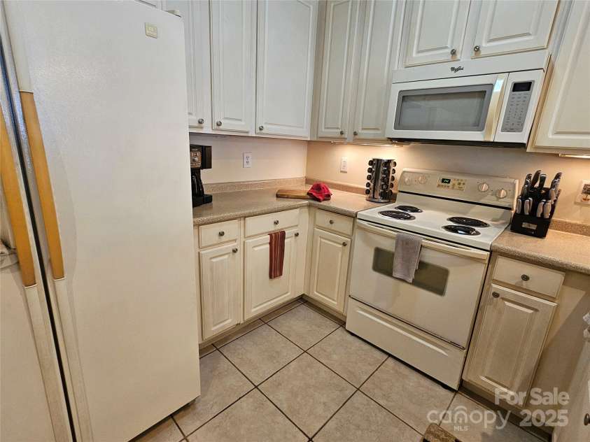 110 Henrys Glen Drive, Morganton, NC 28655.  MLS# CAR4211009, YatesRealty ID 5549. 