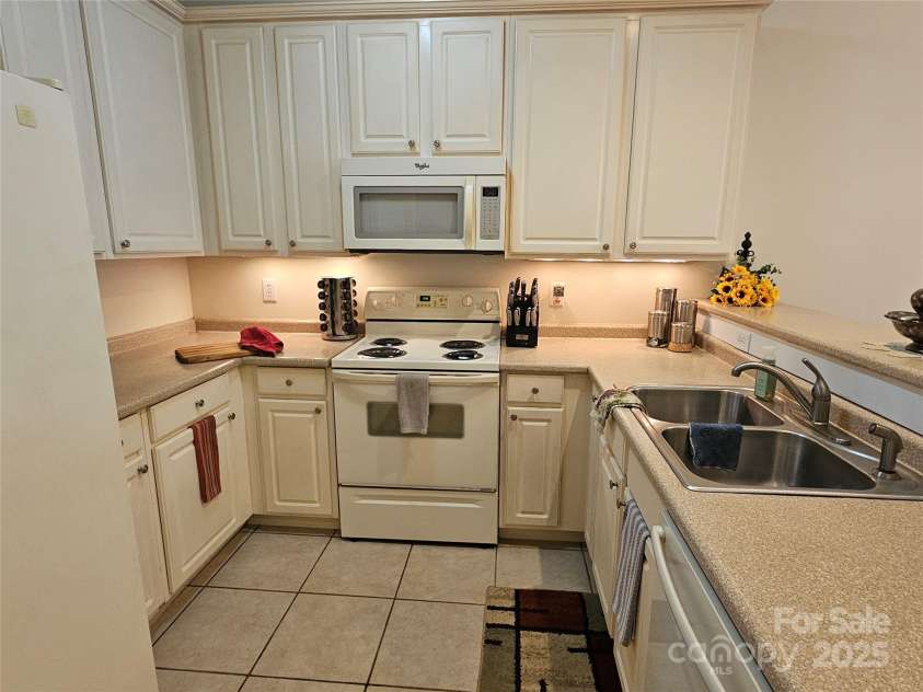 110 Henrys Glen Drive, Morganton, NC 28655.  MLS# CAR4211009, YatesRealty ID 5549. 