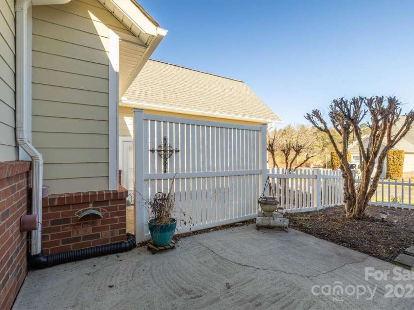110 Henrys Glen Drive, Morganton, NC 28655.  MLS# CAR4211009, YatesRealty ID 5549. 