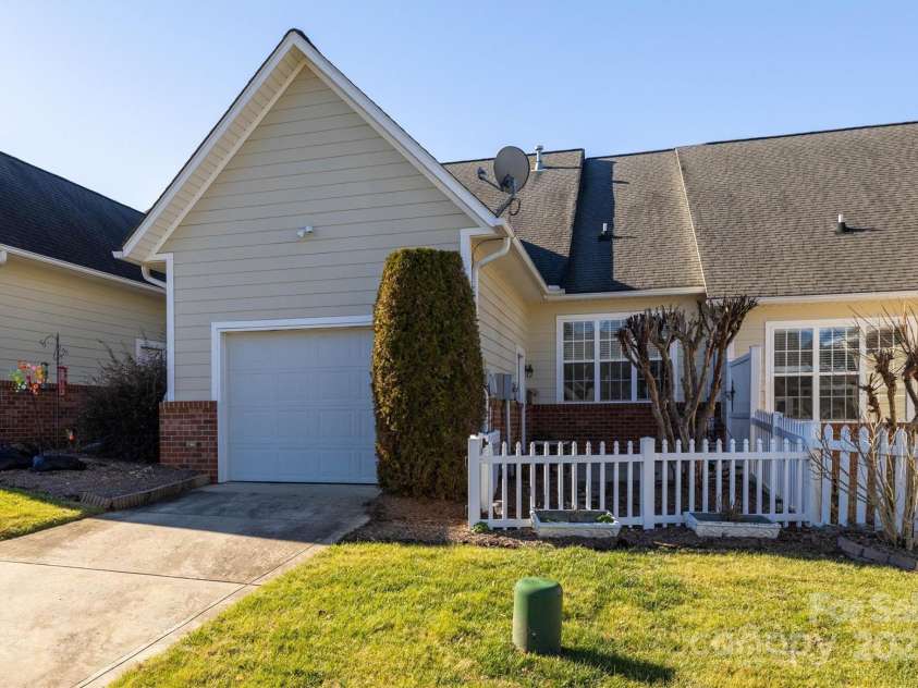 110 Henrys Glen Drive, Morganton, NC 28655.  MLS# CAR4211009, YatesRealty ID 5549. 