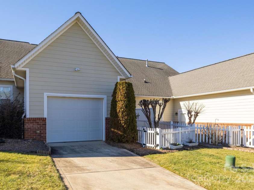 110 Henrys Glen Drive, Morganton, NC 28655.  MLS# CAR4211009, YatesRealty ID 5549. 