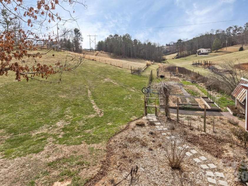 162 Pickens Road, Weaverville, NC 28787.  MLS# CAR4355116, YatesRealty ID 5549. 