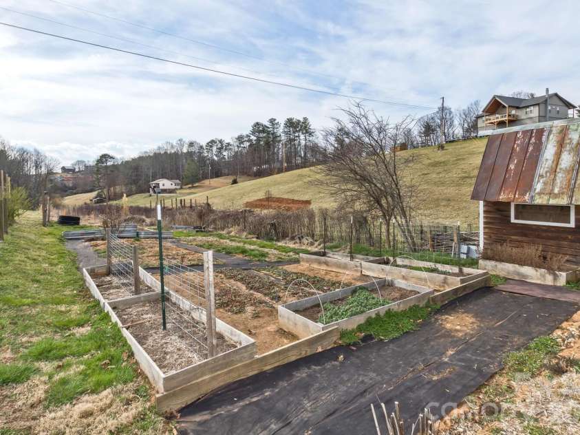 162 Pickens Road, Weaverville, NC 28787.  MLS# CAR4355116, YatesRealty ID 5549. 