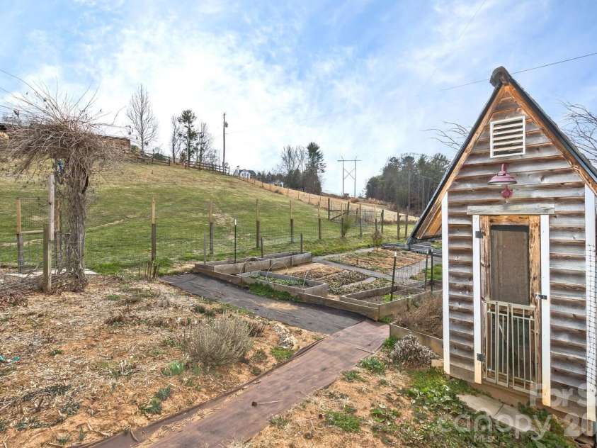 162 Pickens Road, Weaverville, NC 28787.  MLS# CAR4355116, YatesRealty ID 5549. 