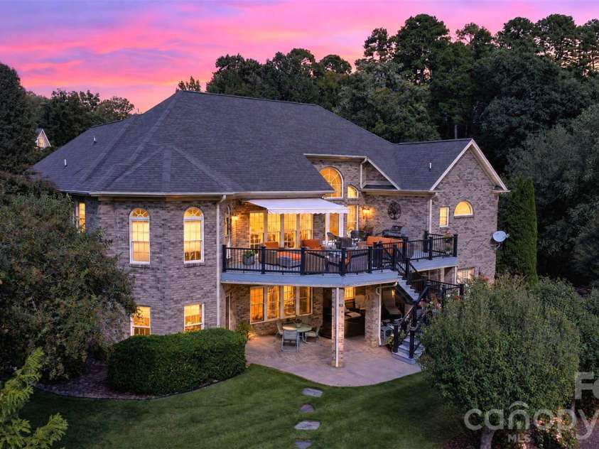 76 Divot Court, Hickory, NC 28601.  MLS# CAR4432298, YatesRealty ID 55493. 