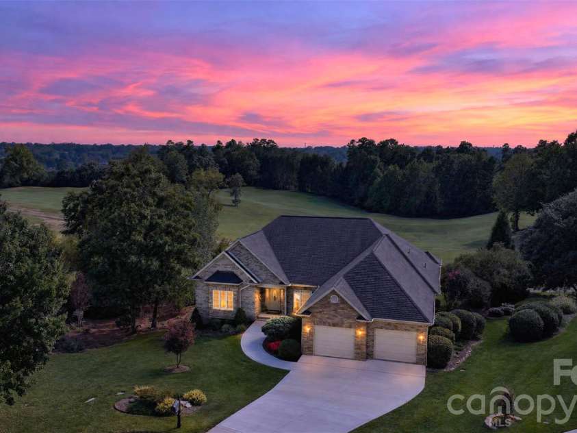 76 Divot Court, Hickory, NC 28601.  MLS# CAR4432298, YatesRealty ID 55493. 