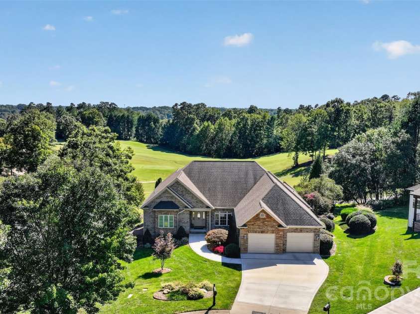 76 Divot Court, Hickory, NC 28601.  MLS# CAR4432298, YatesRealty ID 55493. 