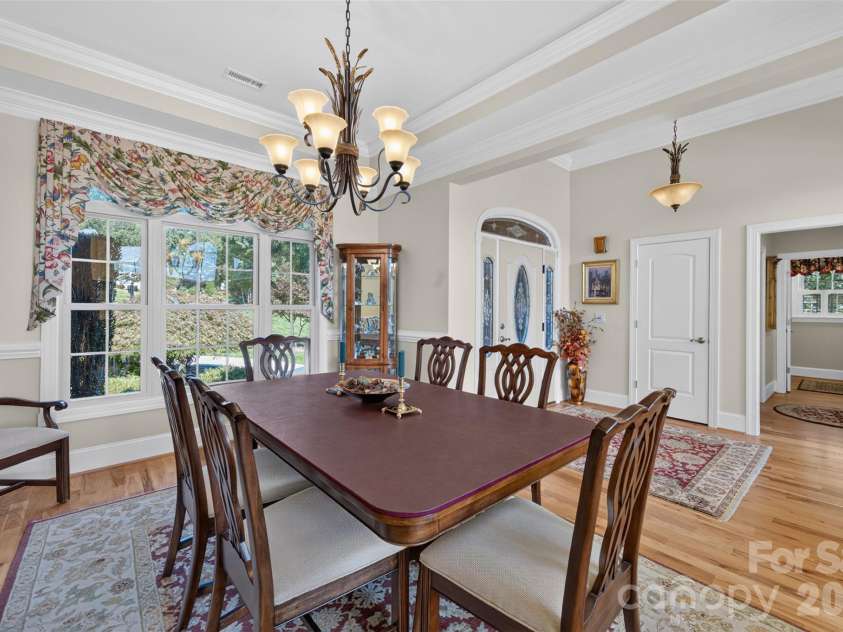 76 Divot Court, Hickory, NC 28601.  MLS# CAR4432298, YatesRealty ID 55493. 