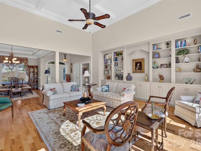 76 Divot Court, Hickory, NC 28601.  MLS# CAR4432298, YatesRealty ID 55493. 