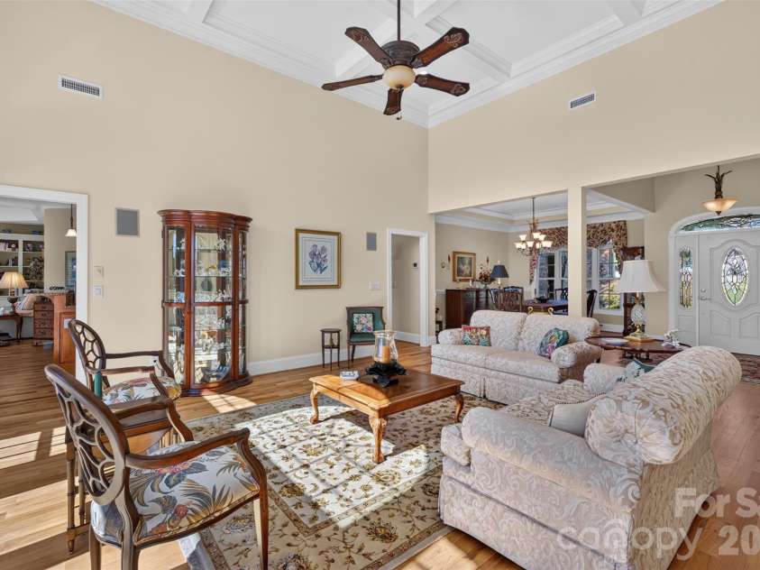 76 Divot Court, Hickory, NC 28601.  MLS# CAR4432298, YatesRealty ID 55493. 