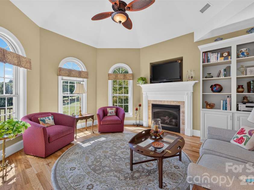 76 Divot Court, Hickory, NC 28601.  MLS# CAR4432298, YatesRealty ID 55493. 