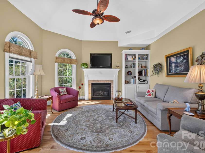 76 Divot Court, Hickory, NC 28601.  MLS# CAR4432298, YatesRealty ID 55493. 