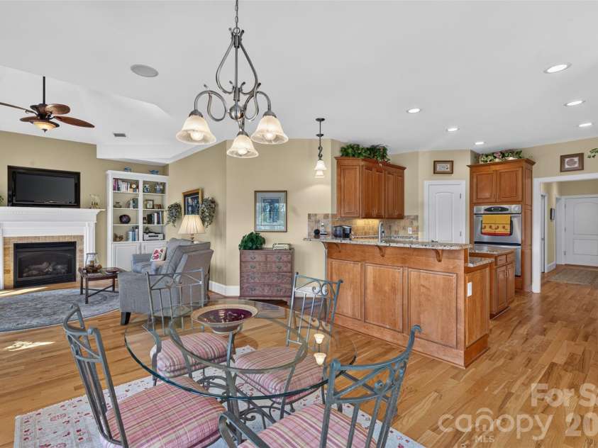 76 Divot Court, Hickory, NC 28601.  MLS# CAR4432298, YatesRealty ID 55493. 