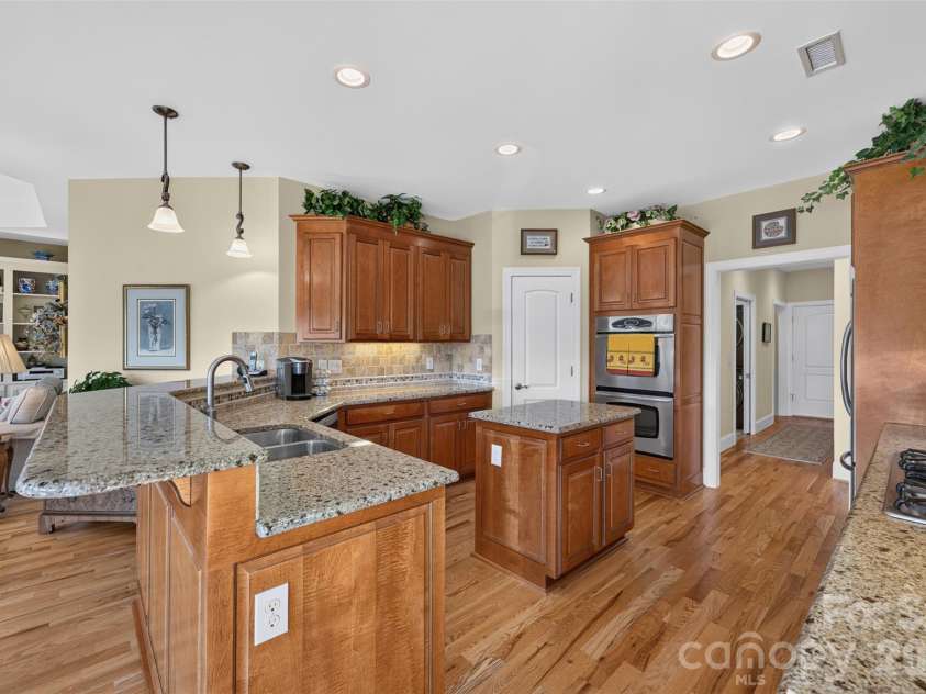76 Divot Court, Hickory, NC 28601.  MLS# CAR4432298, YatesRealty ID 55493. 