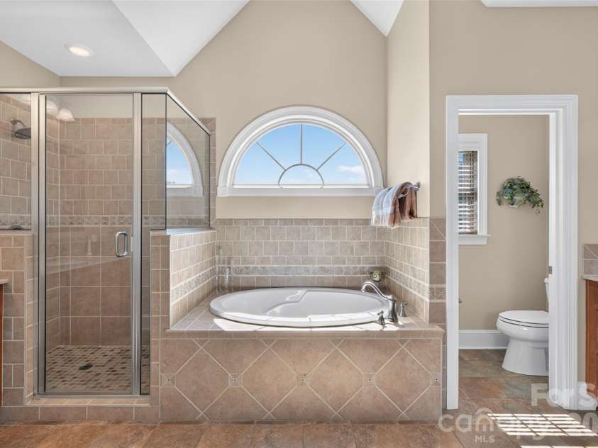 76 Divot Court, Hickory, NC 28601.  MLS# CAR4432298, YatesRealty ID 55493. 