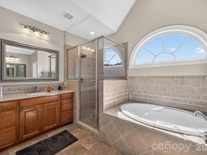 76 Divot Court, Hickory, NC 28601.  MLS# CAR4432298, YatesRealty ID 55493. 