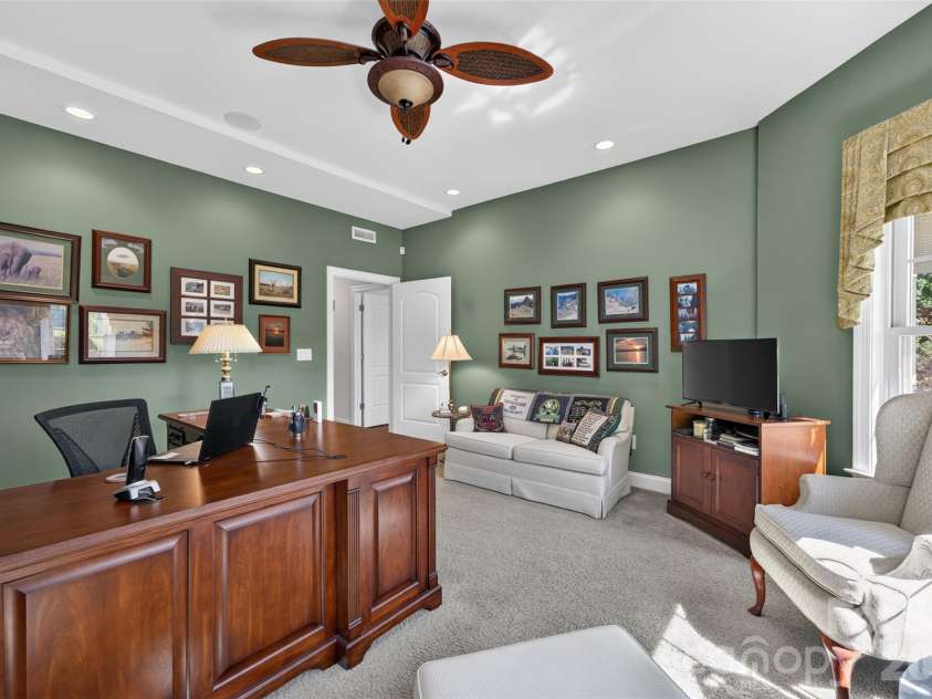 76 Divot Court, Hickory, NC 28601.  MLS# CAR4432298, YatesRealty ID 55493. 