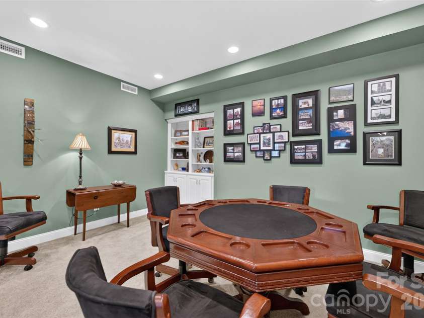 76 Divot Court, Hickory, NC 28601.  MLS# CAR4432298, YatesRealty ID 55493. 