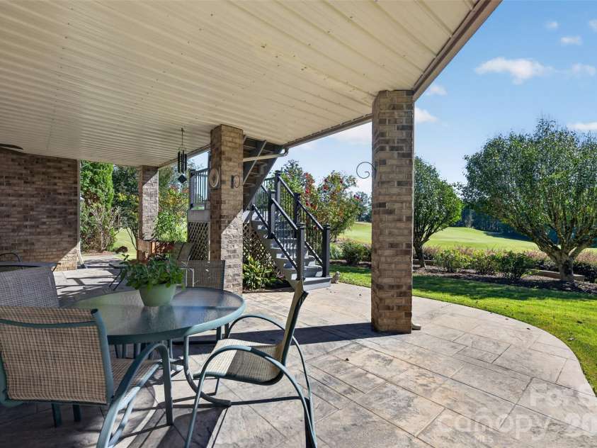 76 Divot Court, Hickory, NC 28601.  MLS# CAR4432298, YatesRealty ID 55493. 