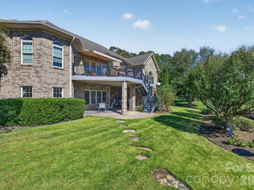 76 Divot Court, Hickory, NC 28601.  MLS# CAR4432298, YatesRealty ID 55493. 