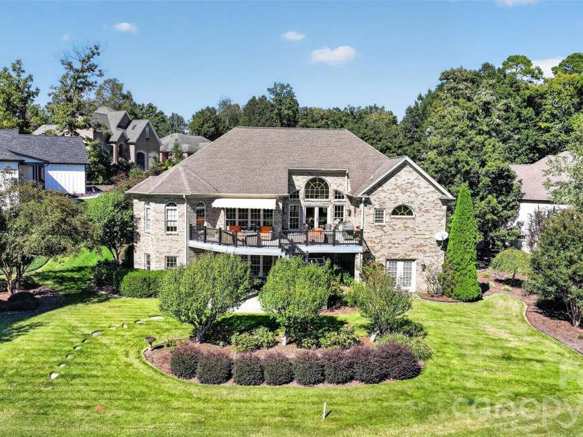 76 Divot Court, Hickory, NC 28601.  MLS# CAR4432298, YatesRealty ID 55493. 
