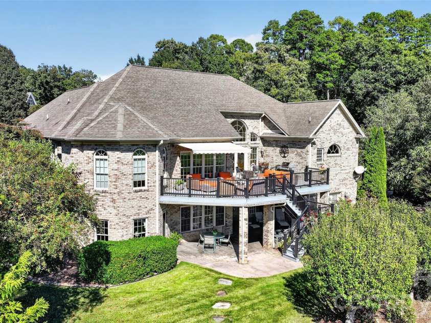 76 Divot Court, Hickory, NC 28601.  MLS# CAR4432298, YatesRealty ID 55493. 