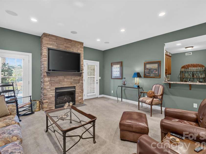 76 Divot Court, Hickory, NC 28601.  MLS# CAR4432298, YatesRealty ID 55493. Den