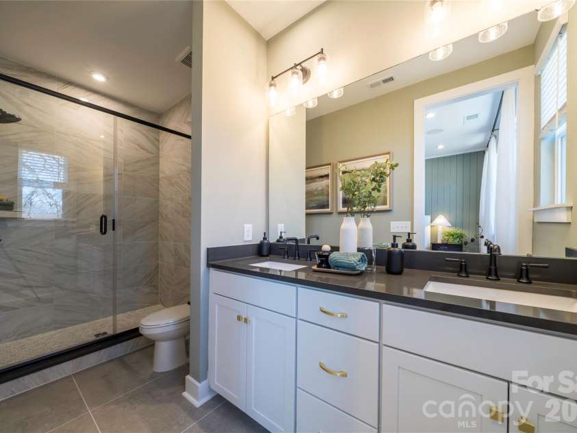 1439 Levy Way, Charlotte, NC 28205.  MLS# CAR4432764, YatesRealty ID 55494. 