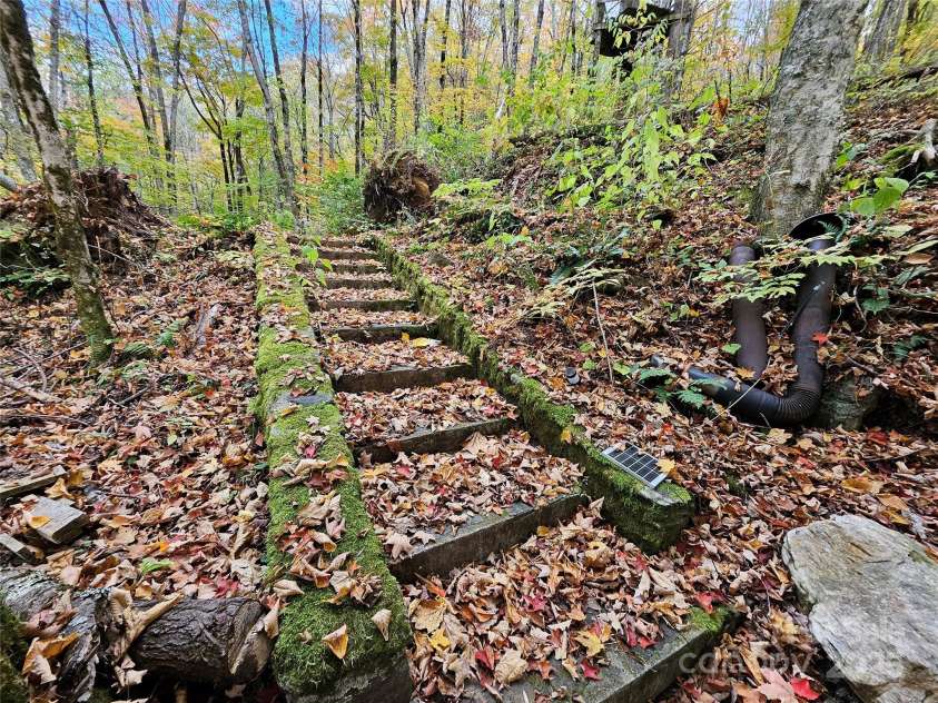 25 Hollow Log Road, Burnsville, NC 28714.  MLS# CAR4327813, YatesRealty ID 555. 