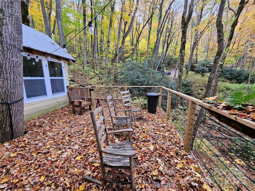 25 Hollow Log Road, Burnsville, NC 28714.  MLS# CAR4327813, YatesRealty ID 555. 