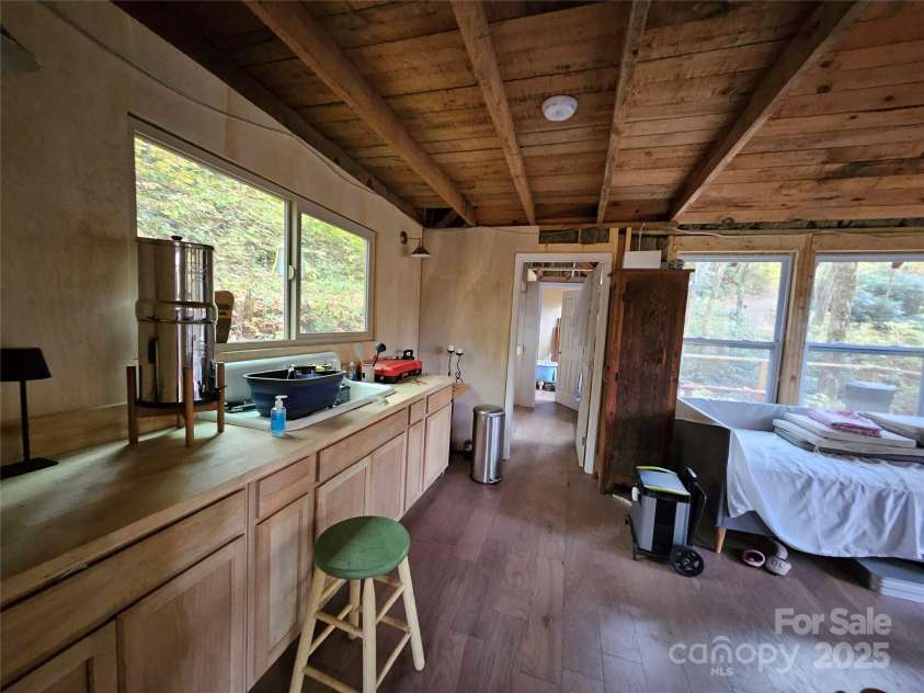 25 Hollow Log Road, Burnsville, NC 28714.  MLS# CAR4327813, YatesRealty ID 555. 