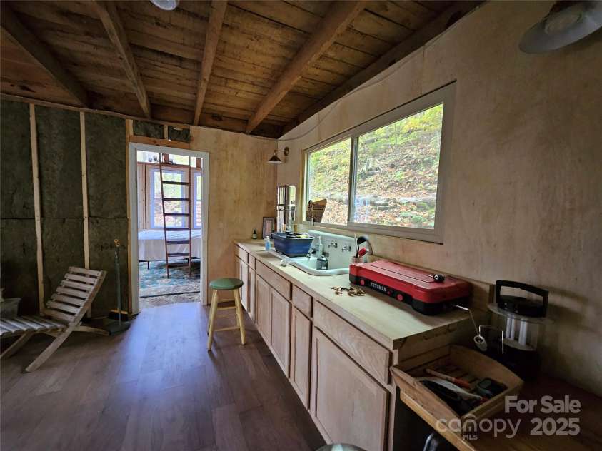 25 Hollow Log Road, Burnsville, NC 28714.  MLS# CAR4327813, YatesRealty ID 555. 